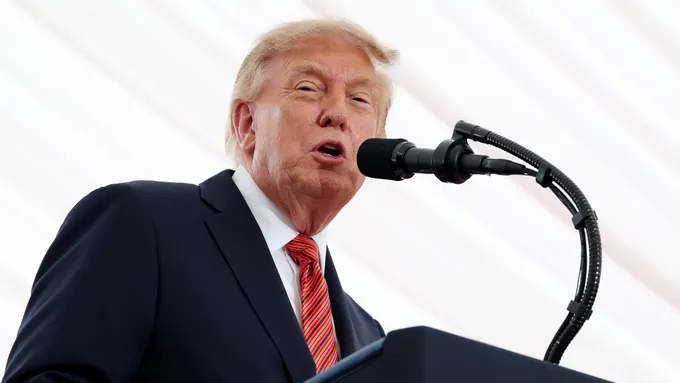 Trump Calls Huang to Denounce AI Data-Center Opposition as a ‘Hoax’