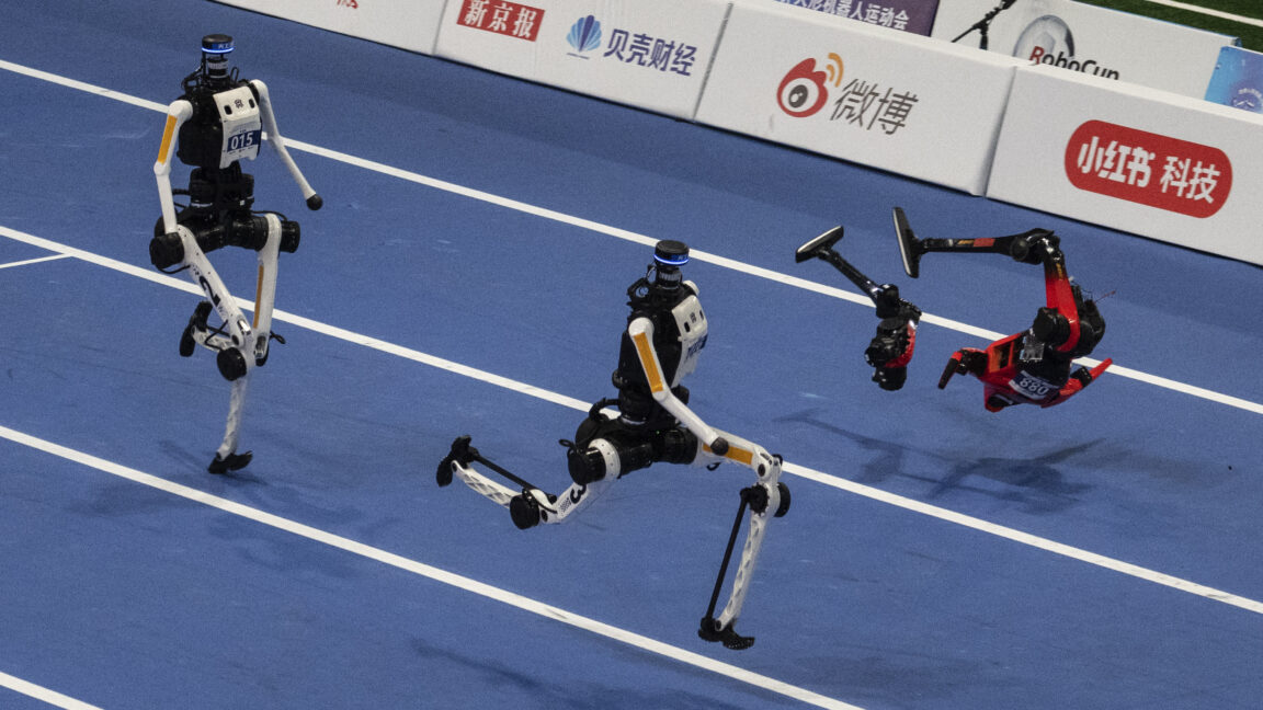 Beijing Humanoid Games Put Practical Work to the Test; Only 3 of 12 Finish Fire Course